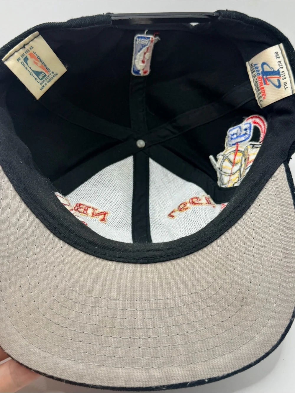 Vintage 1997 Chicago Bulls NBA Champions Logo Athletic Snapback Hat